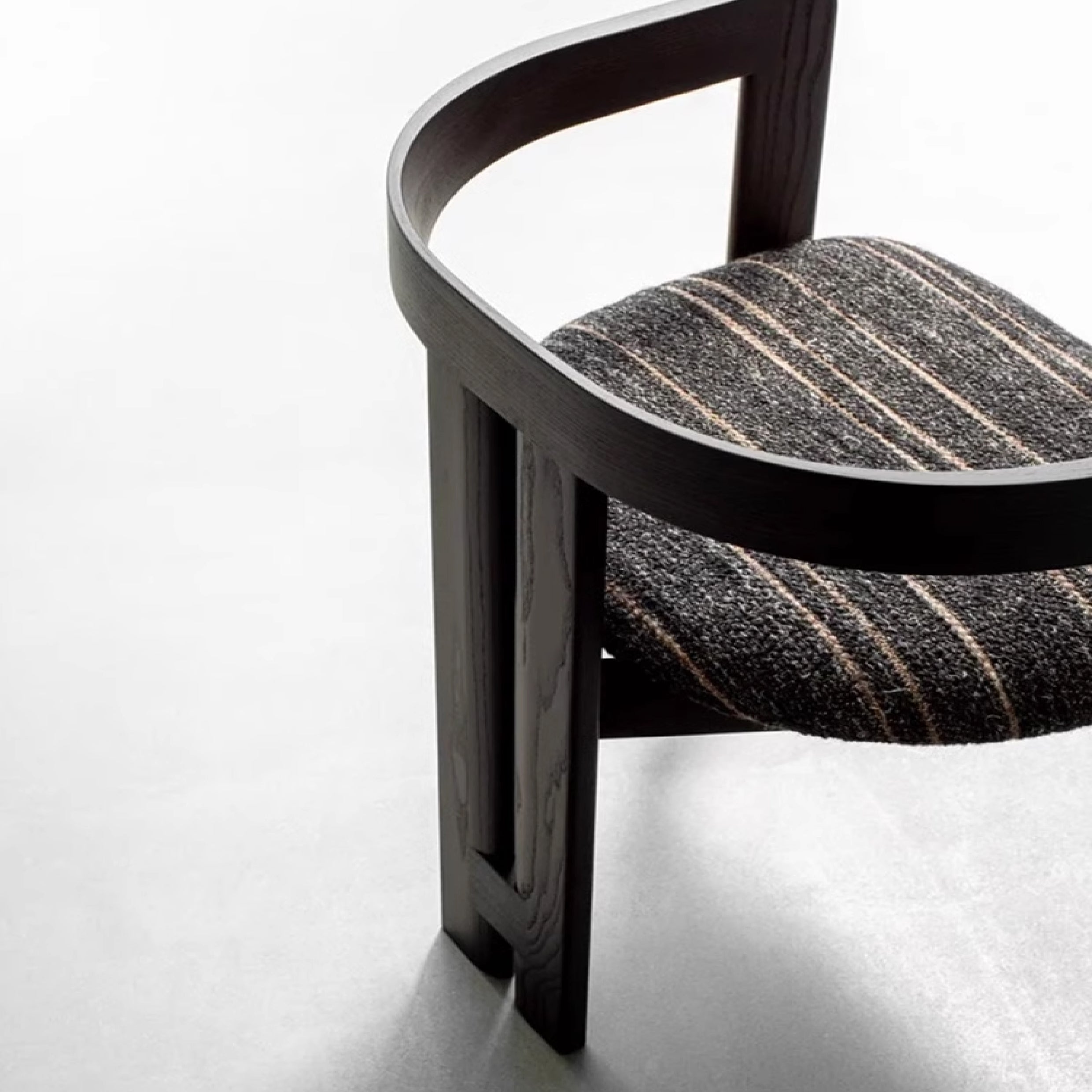Laris Chair, Black