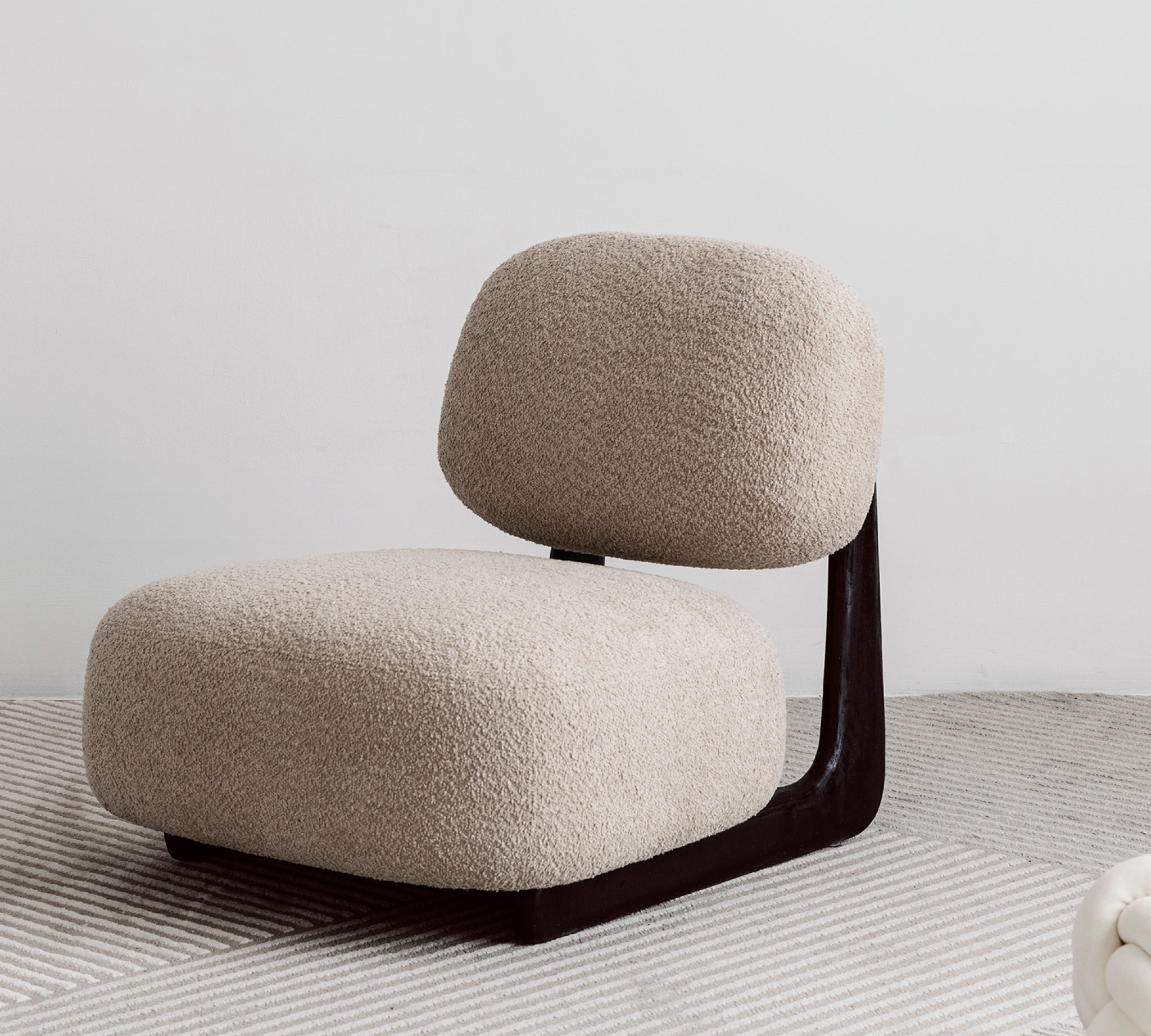 Allison Armchair, Boucle